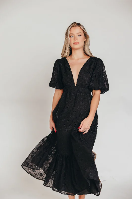 ASTR Jaxine Maxi Dress in Black Comfortable Fit-and-Flare Maxi Dress