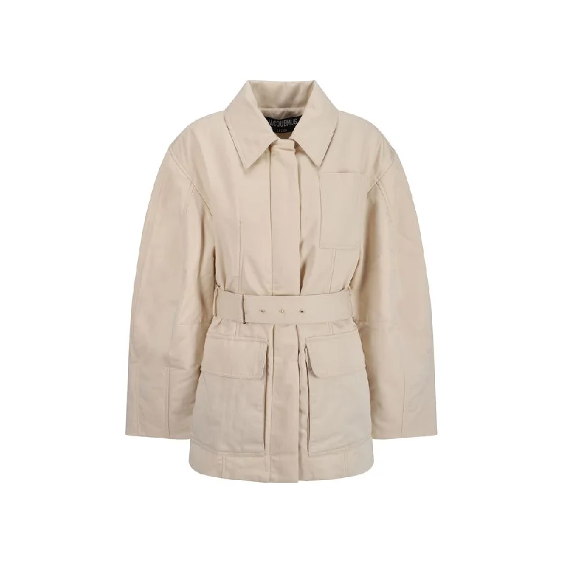 Jacquemus Le Blouson Bari Down Jacket Tiered Jacket Buttoned Jacket Zippered Jacket Jacquemus Le Blouson Bari Down Jacket Tiered Jacket Buttoned Jacket Zippered Jacket